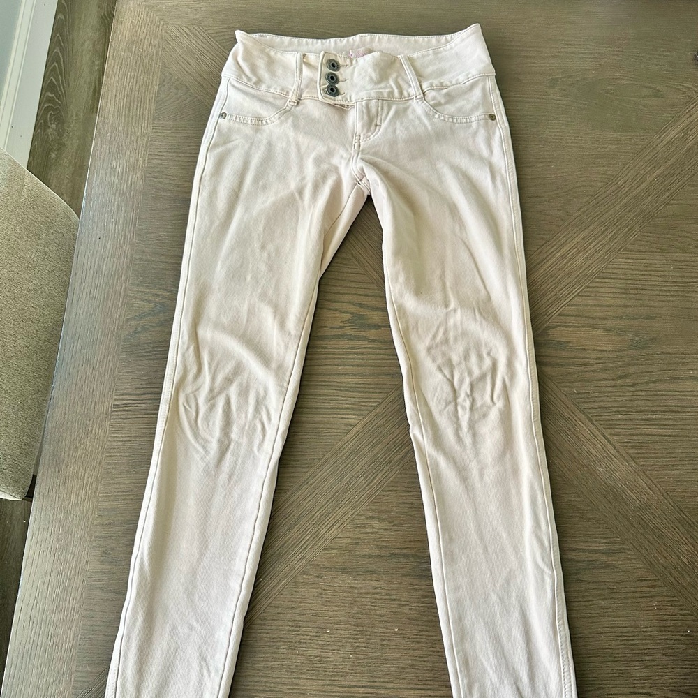 Women’s Skinny and stretchy booty lift Pants in Light Cream